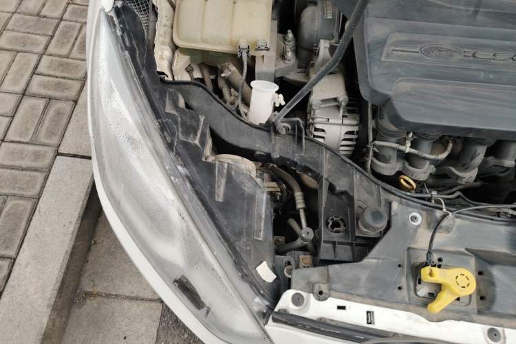 Used Ford Escort 2015 1.5L Automatic Comfort Edition Engine Bay Right