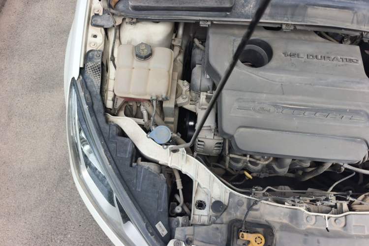 Used Ford Escort 2015 1.5L Manual Fashion Edition Engine Bay Right