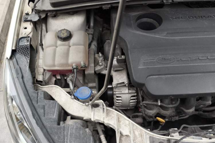 Used Ford Escort 2015 1.5L Manual Fashion Edition Engine Bay Right