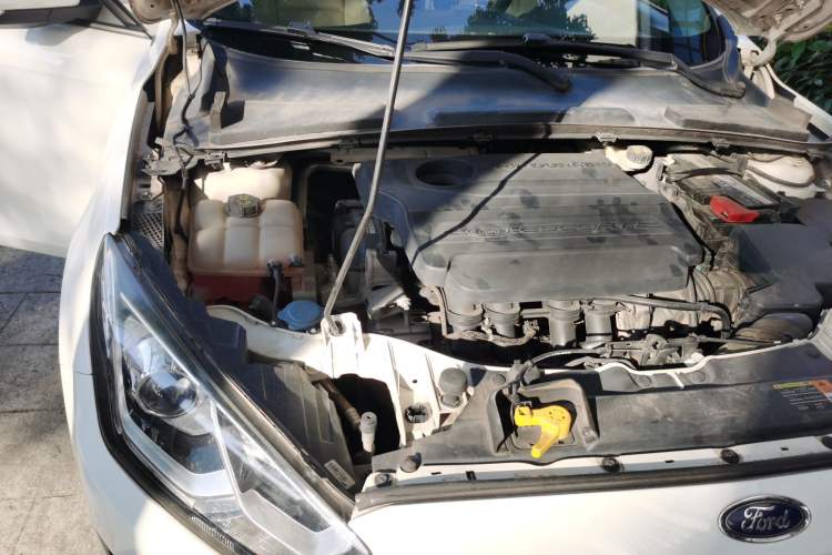 Used Ford Escort 2015 1.5L Manual Comfort Model Engine Bay Right