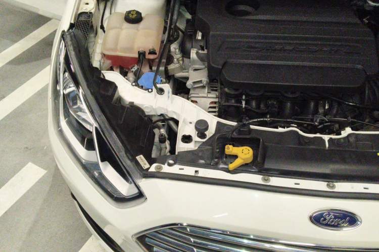 Used Ford Escort 2015 1.5L Automatic Comfort Edition Engine Bay Right