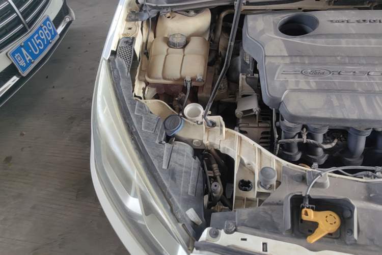 Used Ford Escort 2015 1.5L Manual Fashion Edition Engine Bay Right