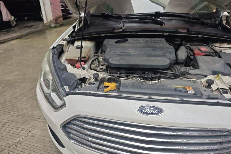 Used Ford Escort 2015 1.5L Automatic Comfort Edition Engine Bay Right