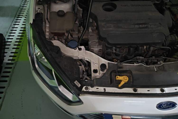 Used Ford Escort 2015 1.5L Automatic Fashion Model Engine Bay Right