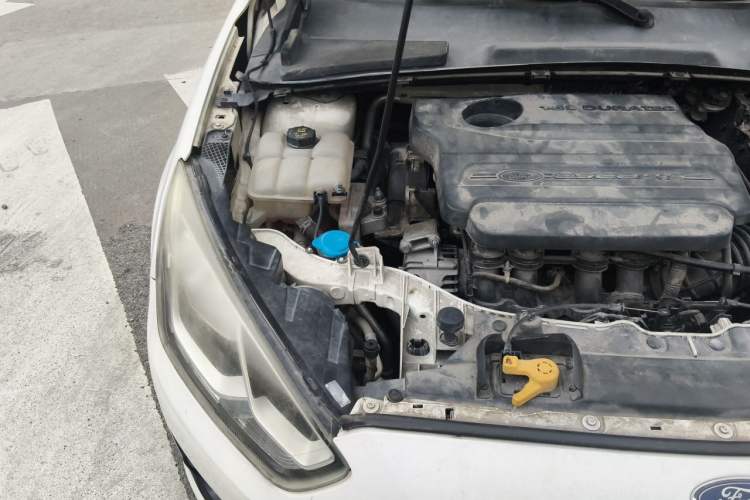 Used Ford Escort 2015 1.5L Manual Comfort Model Engine Bay Right