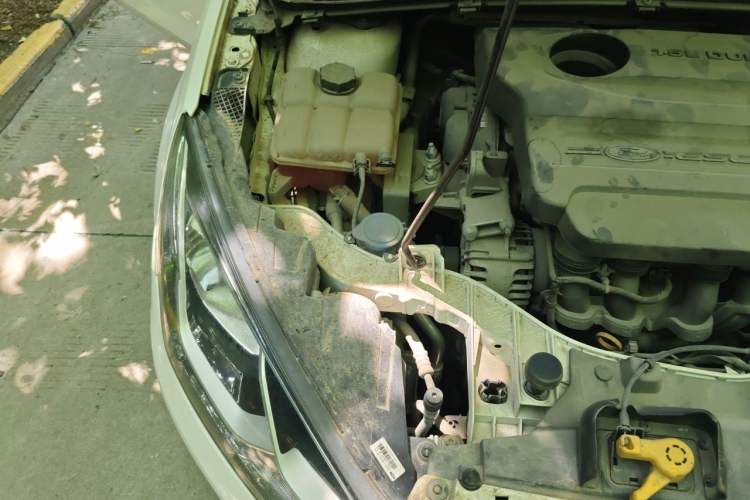 Used Ford Escort 2015 1.5L Automatic Comfort Edition Engine Bay Right