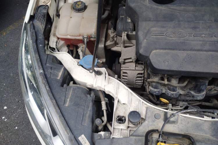 Used Ford Escort 2015 1.5L Automatic Comfort Edition Engine Bay Right