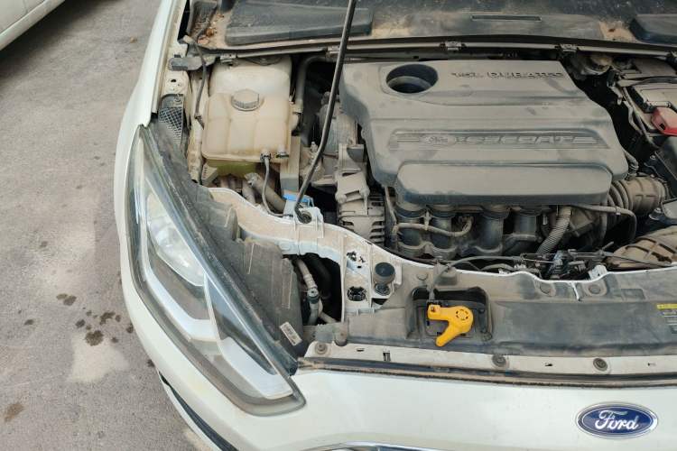 Used Ford Escort 2015 1.5L Manual Comfort Model Engine Bay Right