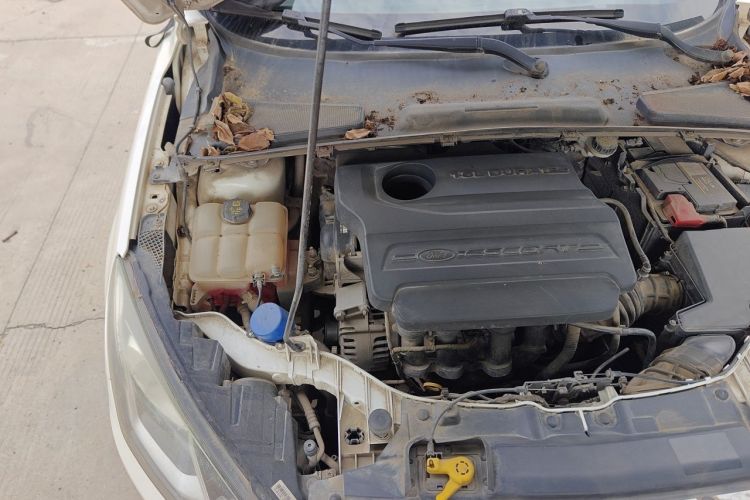 Used Ford Escort 2015 1.5L Manual Comfort Model Engine Bay Right