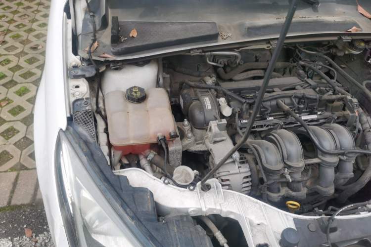 Used Ford Escort 2015 1.5L Manual Comfort Model Engine Bay Right
