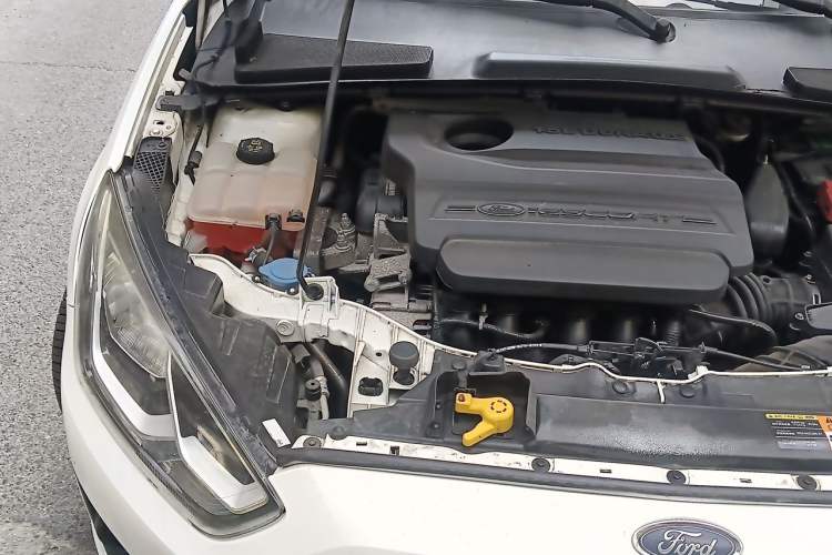 Used Ford Escort 2015 1.5L Automatic Comfort Edition Engine Bay Right