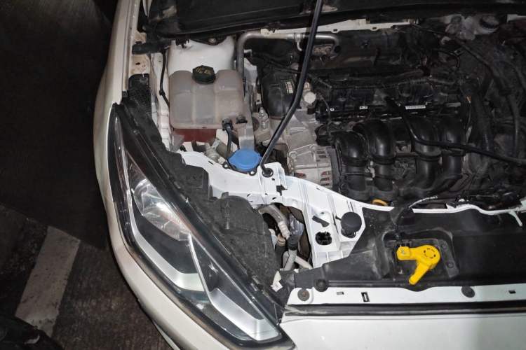 Used Ford Escort 2015 1.5L Manual Fashion Edition Engine Bay Right