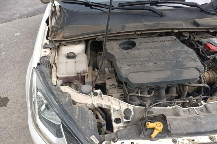 Used Ford Escort 2015 1.5L Manual Comfort Model Engine Bay Right