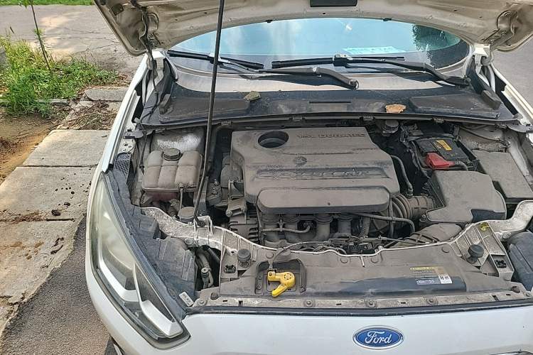Used Ford Escort 2015 1.5L Manual Comfort Model Engine Bay Right