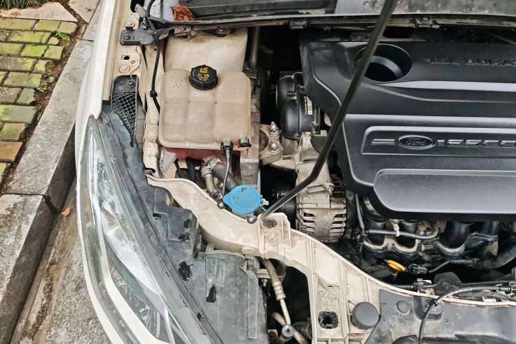 Used Ford Escort 2015 1.5L Automatic Comfort Edition Engine Bay Right