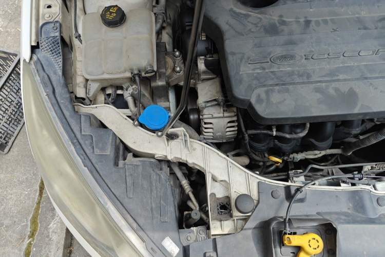Used Ford Escort 2015 1.5L Manual Comfort Model Engine Bay Right