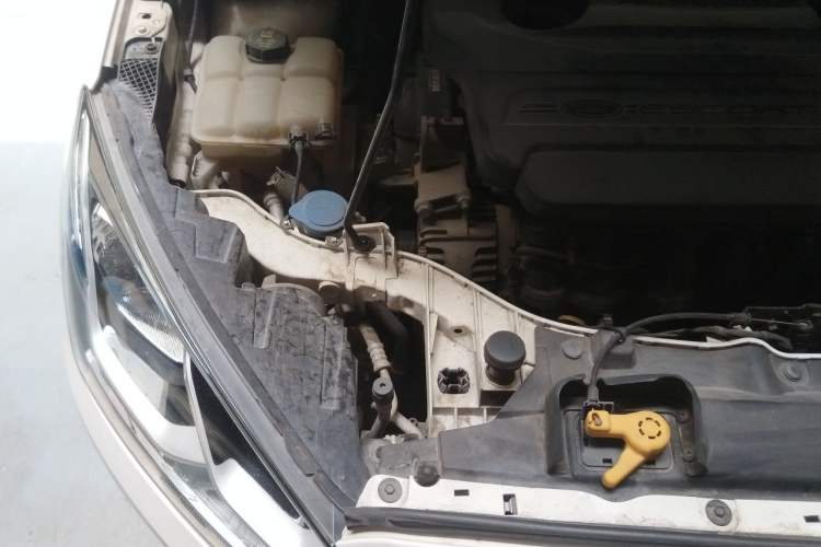 Used Ford Escort 2015 1.5L Manual Comfort Model Engine Bay Right
