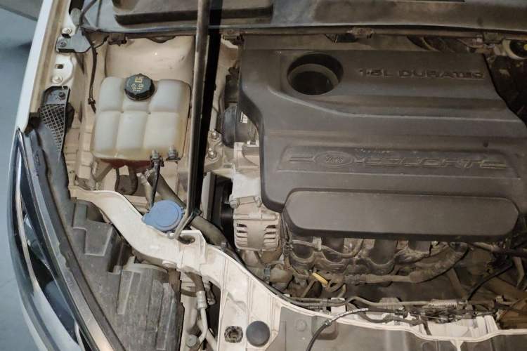 Used Ford Escort 2015 1.5L Manual Comfort Model Engine Bay Right