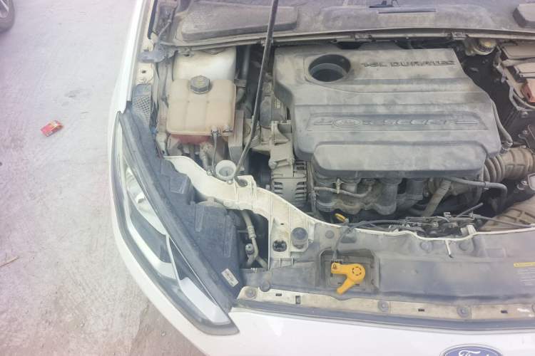Used Ford Escort 2015 1.5L Manual Comfort Model Engine Bay Right