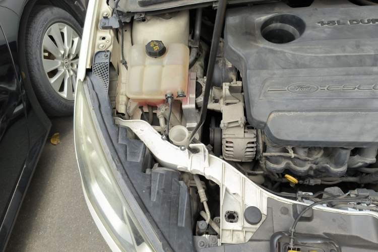 Used Ford Escort 2015 1.5L Automatic Fashion Model Engine Bay Right