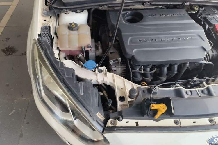 Used Ford Escort 2015 1.5L Manual Comfort Model Engine Bay Right