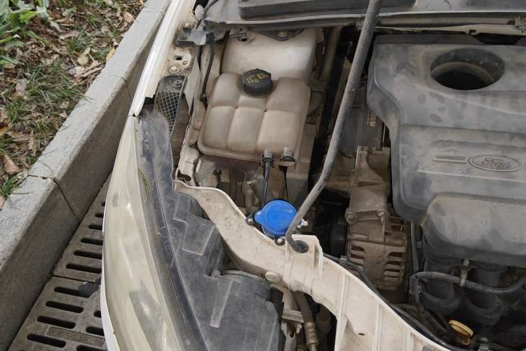 Used Ford Escort 2015 1.5L Manual Comfort Model Engine Bay Right