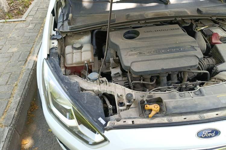 Used Ford Escort 2015 1.5L Automatic Comfort Edition Engine Bay Right