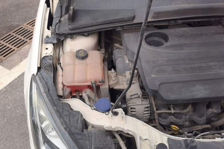 Used Ford Escort 2015 1.5L Manual Fashion Edition Engine Bay Right