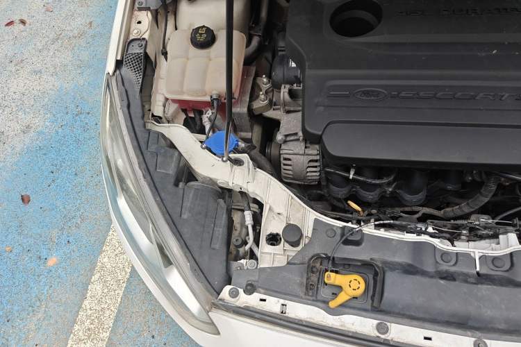 Used Ford Escort 2015 1.5L Automatic Comfort Edition Engine Bay Right