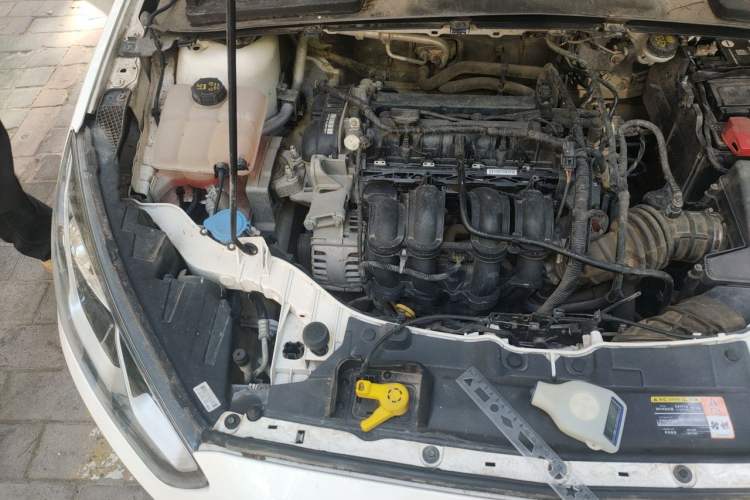 Used Ford Escort 2015 1.5L Manual Comfort Model Engine Bay Right