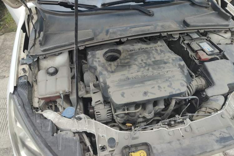 Used Ford Escort 2015 1.5L Manual Fashion Edition Engine Bay Right