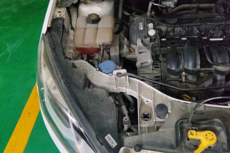 Used Ford Escort 2015 1.5L Automatic Comfort Edition Engine Bay Right