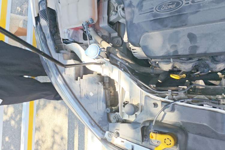Used Ford Escort 2015 1.5L Manual Fashion Edition Engine Bay Right