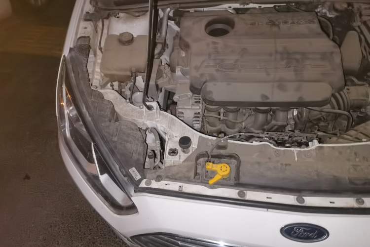 Used Ford Escort 2015 1.5L Automatic Comfort Edition Engine Bay Right
