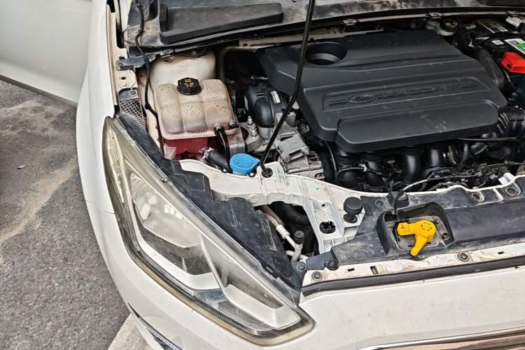 Used Ford Escort 2015 1.5L Automatic Fashion Model Engine Bay Right