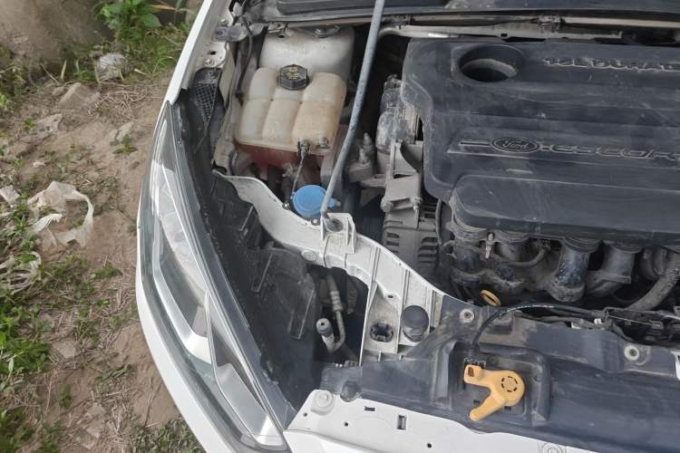 Used Ford Escort 2015 1.5L Automatic Comfort Edition Engine Bay Right