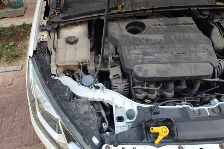 Used Ford Escort 2015 1.5L Automatic Comfort Edition Engine Bay Right