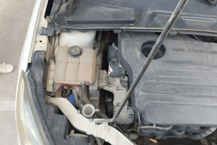Used Ford Escort 2015 1.5L Manual Fashion Edition Engine Bay Right