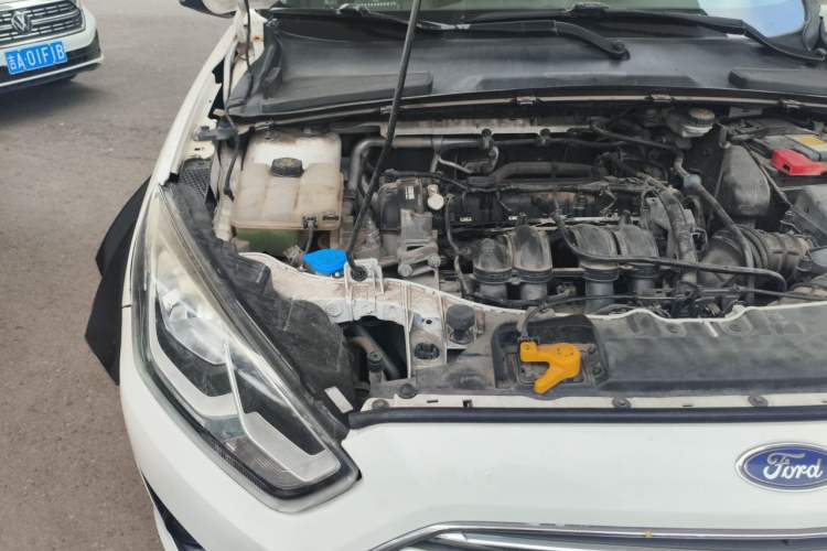 Used Ford Escort 2015 1.5L Automatic Comfort Edition Engine Bay Right