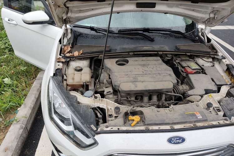 Used Ford Escort 2015 1.5L Manual Fashion Edition Engine Bay Right