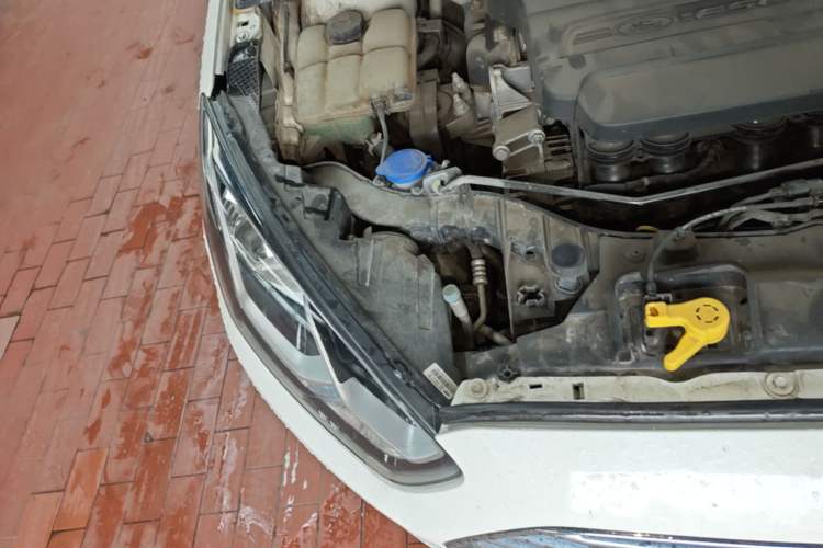 Used Ford Escort 2015 1.5L Automatic Fashion Model Engine Bay Right