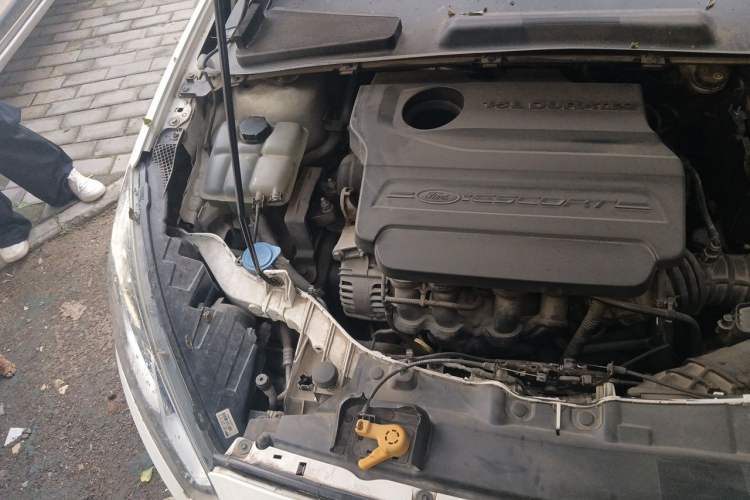 Used Ford Escort 2015 1.5L Manual Comfort Model Engine Bay Right