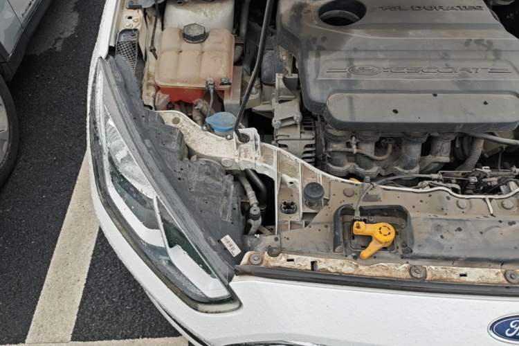 Used Ford Escort 2015 1.5L Automatic Comfort Edition Engine Bay Right
