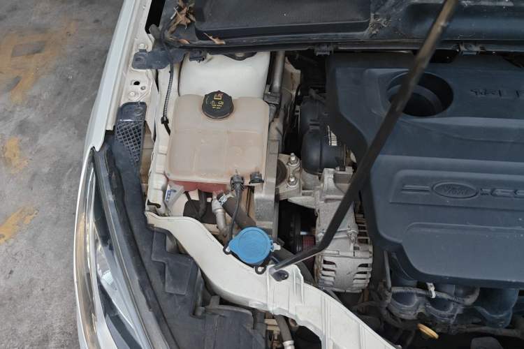 Used Ford Escort 2015 1.5L Automatic Comfort Edition Engine Bay Right