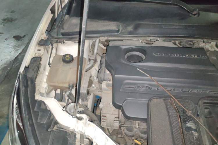 Used Ford Escort 2015 1.5L Automatic Comfort Edition Engine Bay Right