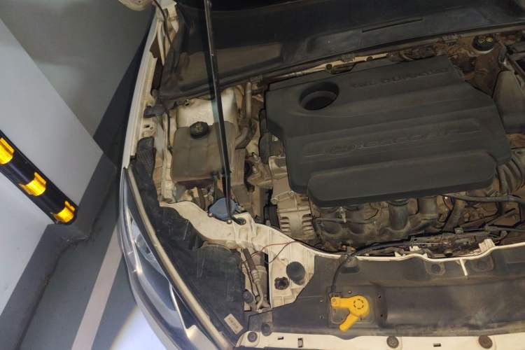 Used Ford Escort 2015 1.5L Automatic Comfort Edition Engine Bay Right