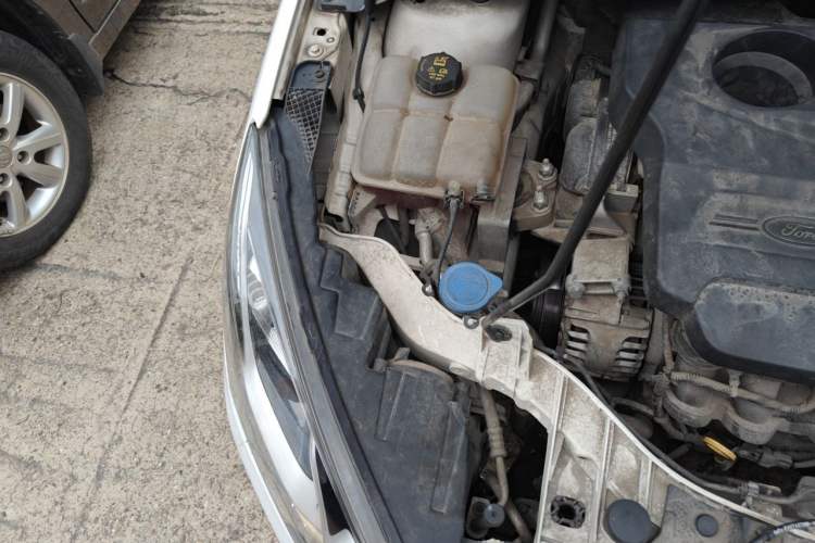 Used Ford Escort 2015 1.5L Automatic Comfort Edition Engine Bay Right