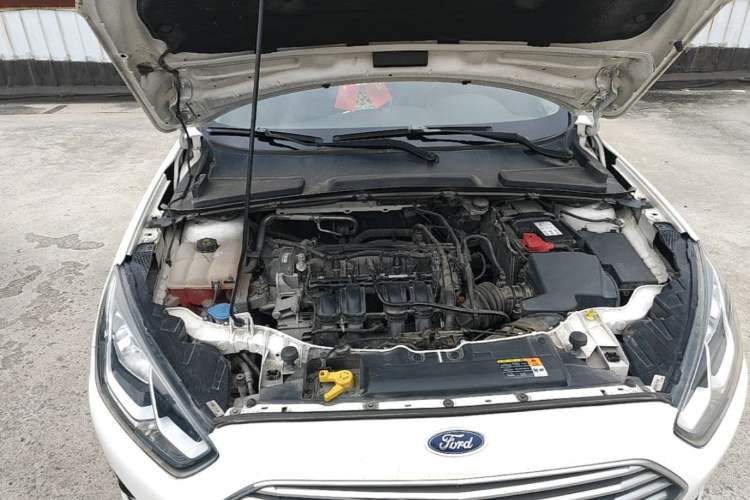 Used Ford Escort 2015 1.5L Manual Fashion Edition Engine Bay Right