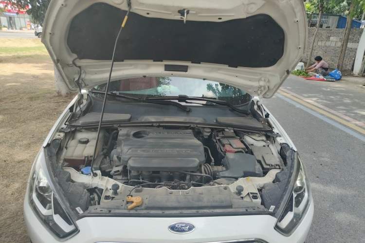 Used Ford Escort 2015 1.5L Manual Comfort Model Engine Bay