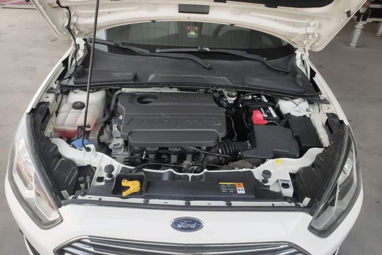 Used Ford Escort 2015 1.5L Manual Comfort Model Engine Bay